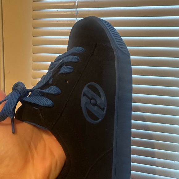 Heelys Roller shoes youth size 4, dark blue - Picture 4 of 6